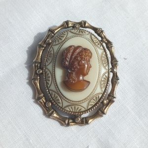 Rare Vintage root beer and milk glass right facing cameo pin or pendant